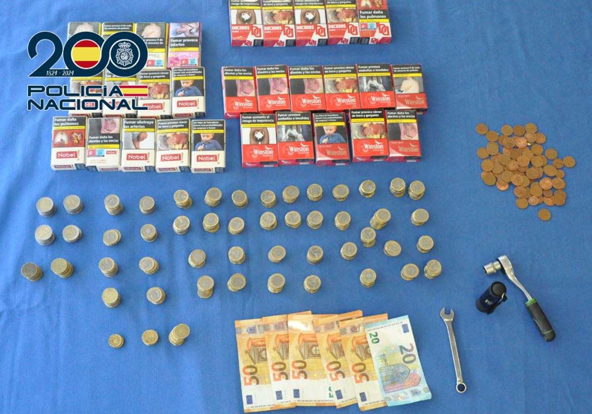 Detenidos dos hombres tras robar más de 4.000 euros y 200 cajetillas de tabaco en un restaurante de Mérida